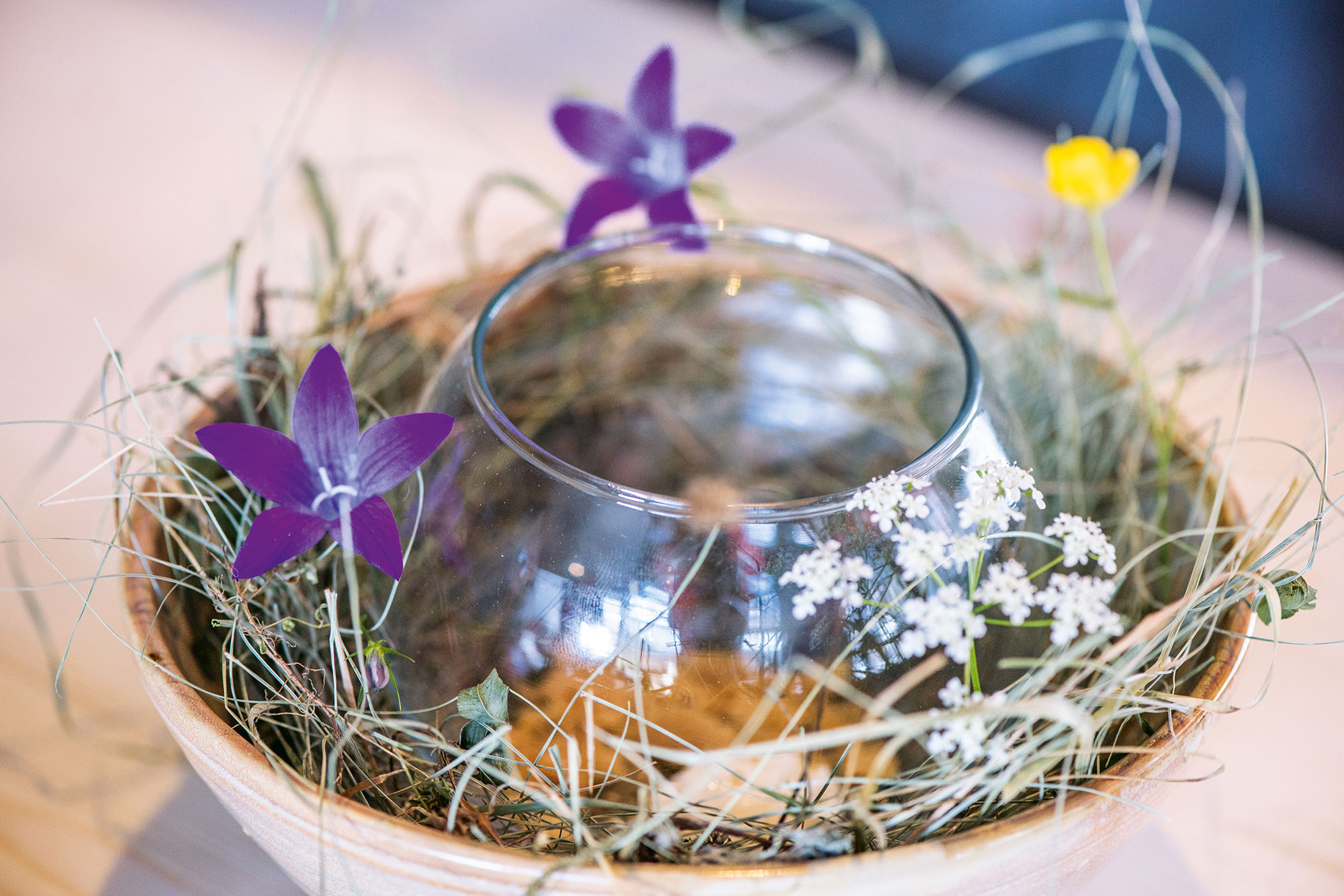 Bildergalerie - Genießerküche - Dekoration mit Blumen - Detailaufnahme - Hotel Sonnleiten