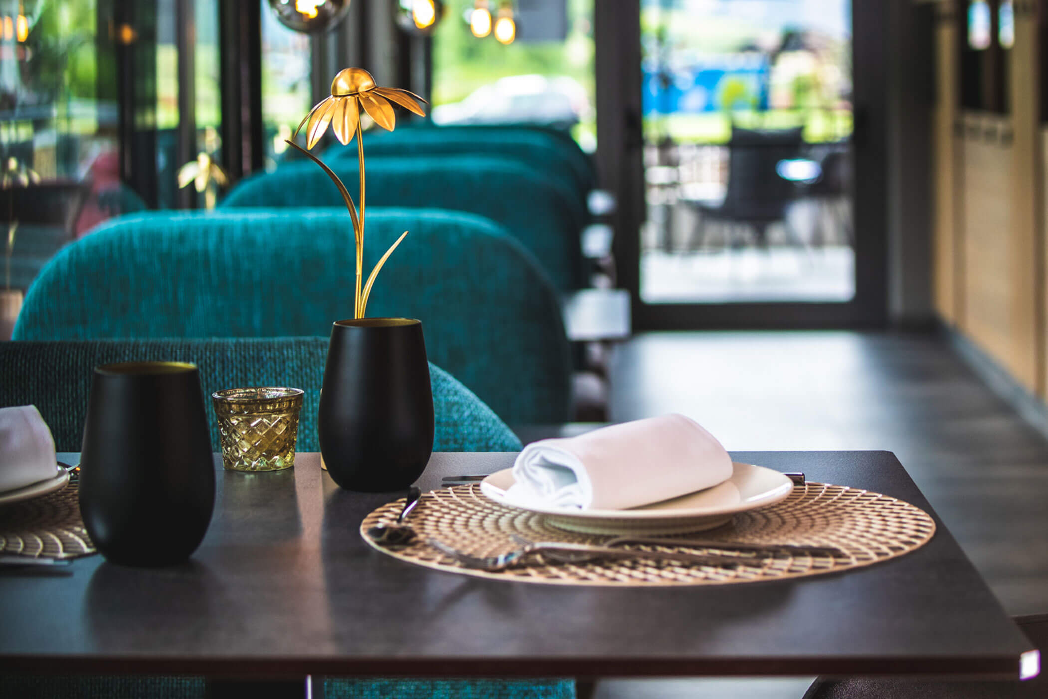 Bildergalerie - Genießerküche - Innenansicht - gedeckter Tisch - Detailaufnahme - Hotel Sonnleiten